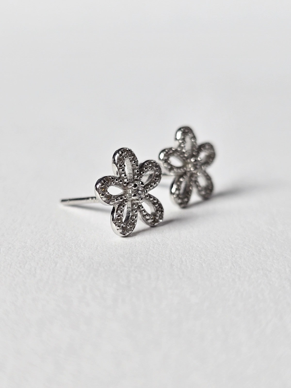 FLOWERLACE STUD