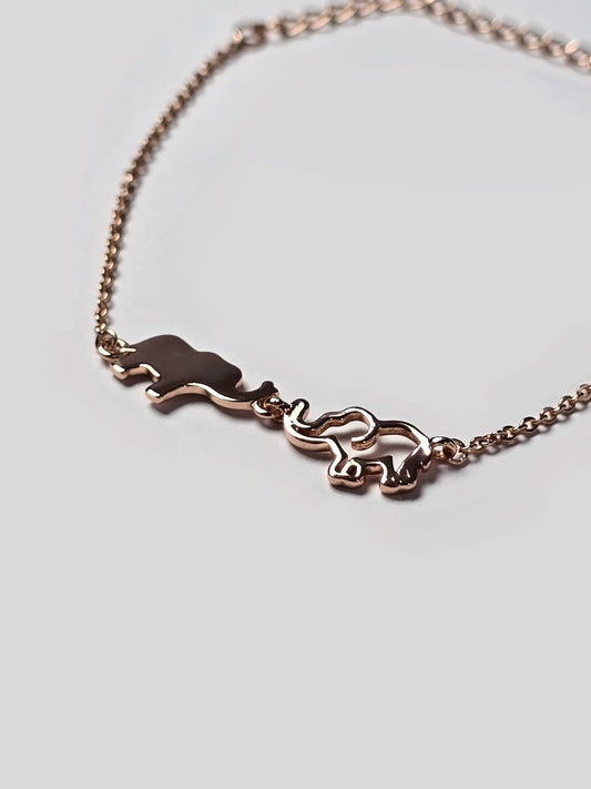 HOLDING ELLIES BRACELET